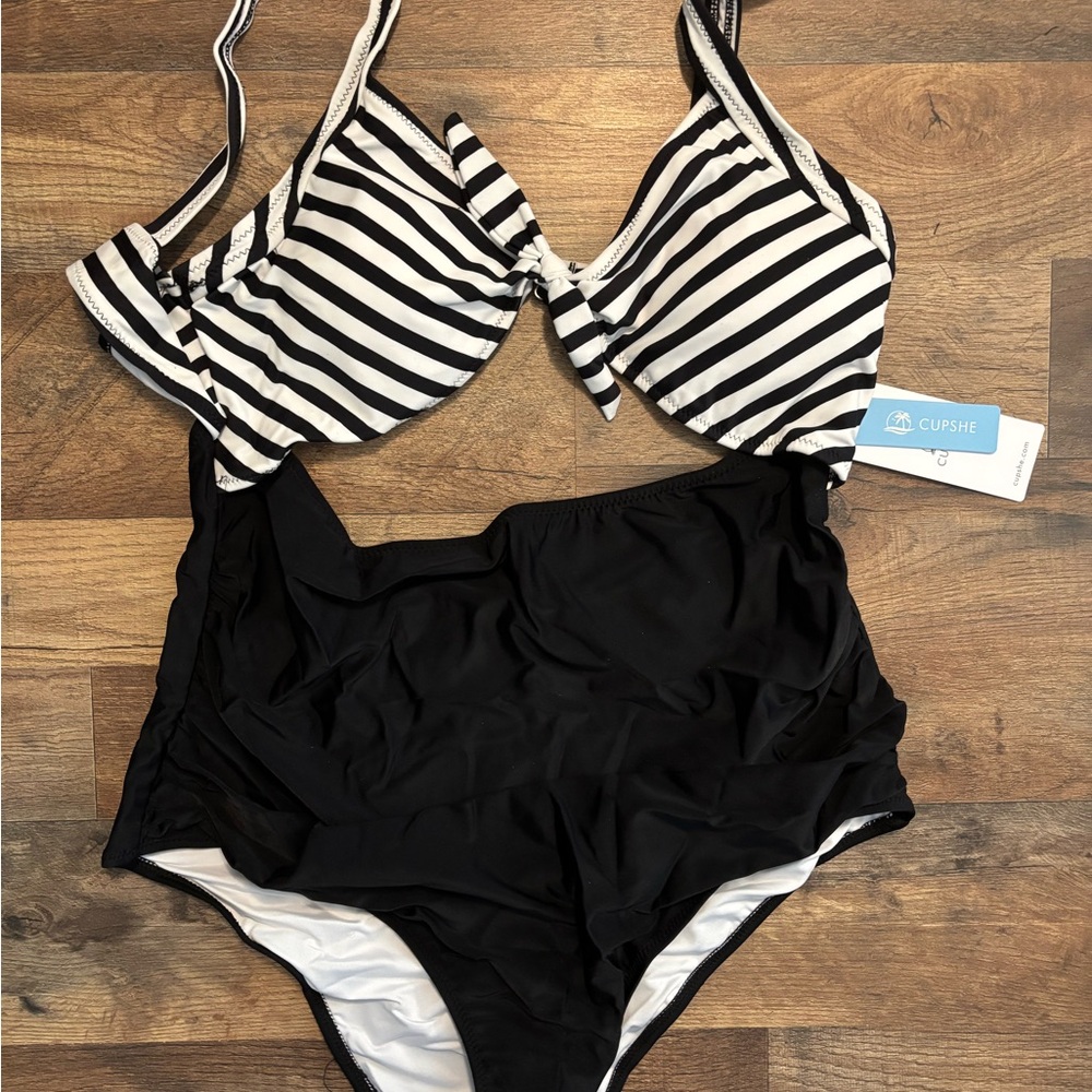 🦓🖤Black and White Striped Swimsuit
